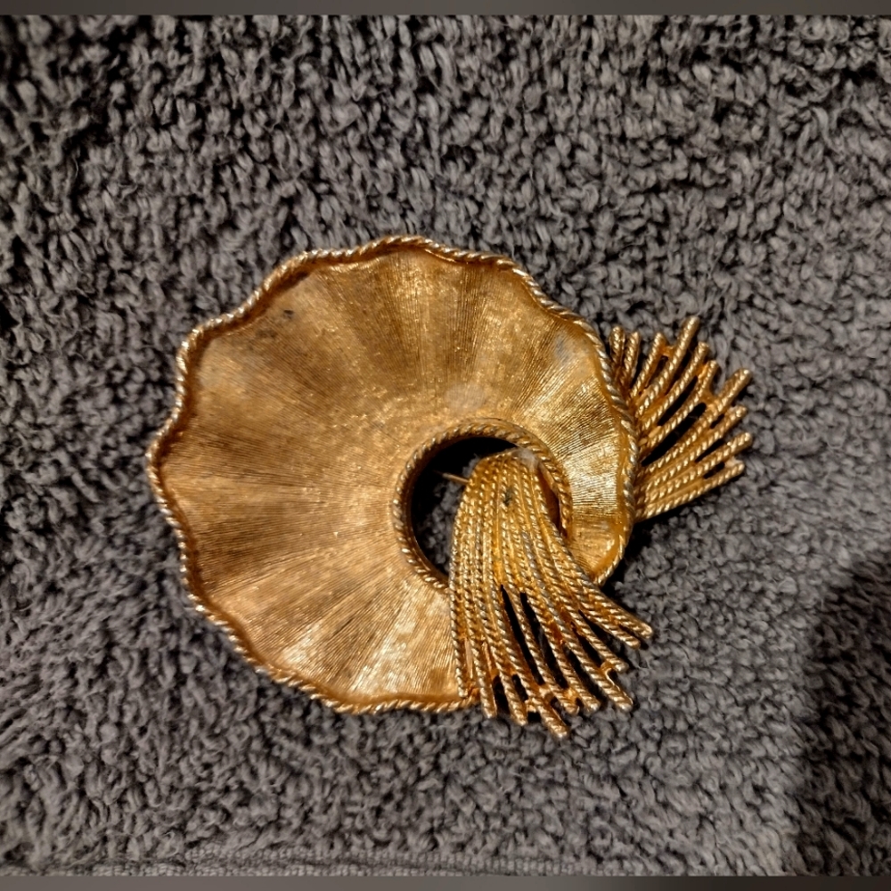 BSK goldtoned Vintage brooch